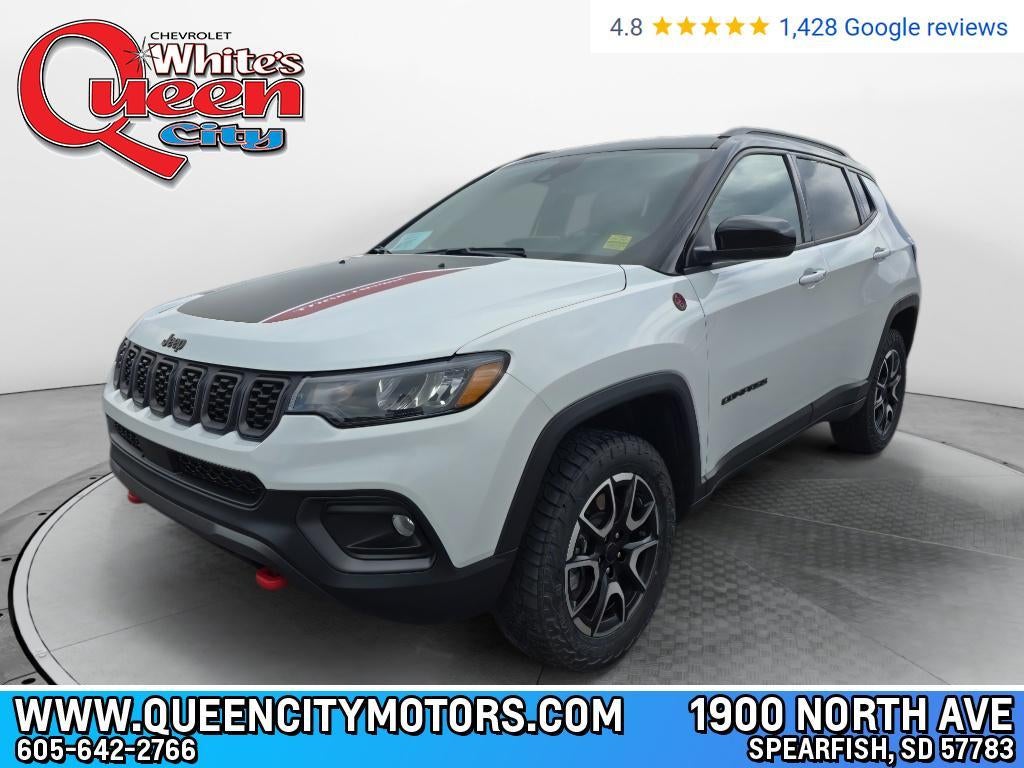 2025 Jeep Compass Trailhawk 4x4 in White — front three-quarter view